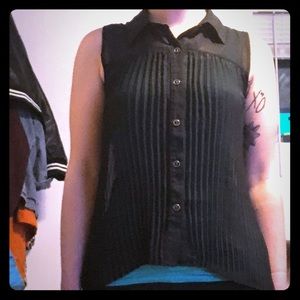 Sheer high low sleeveless pleated blouse top black